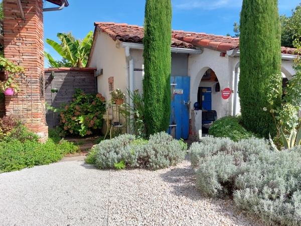 Maison à vendre 7 pièces MONTAUBAN (82) avec chambres d'hôtes, piscine, jardin et dépendance.