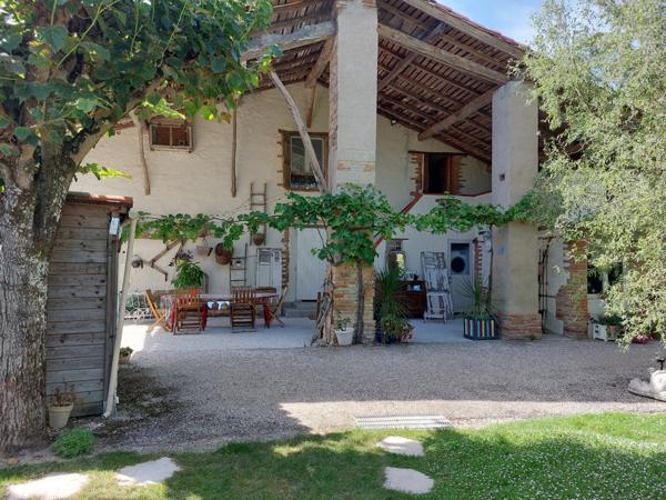 Maison à vendre 7 pièces MONTAUBAN (82) avec chambres d'hôtes, piscine, jardin et dépendance.