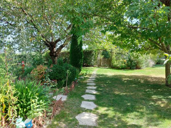 Maison à vendre 7 pièces MONTAUBAN (82) avec chambres d'hôtes, piscine, jardin et dépendance.