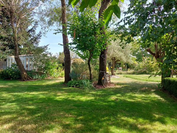 Maison à vendre 7 pièces MONTAUBAN (82) avec chambres d'hôtes, piscine, jardin et dépendance.