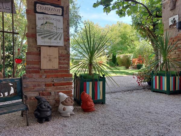 Maison à vendre 7 pièces MONTAUBAN (82) avec chambres d'hôtes, piscine, jardin et dépendance.
