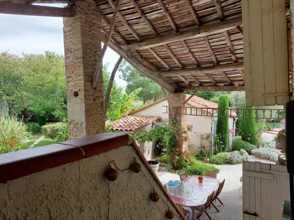 Maison à vendre 7 pièces MONTAUBAN (82) avec chambres d'hôtes, piscine, jardin et dépendance.