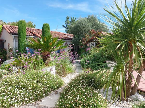 Maison à vendre 7 pièces MONTAUBAN (82) avec chambres d'hôtes, piscine, jardin et dépendance.