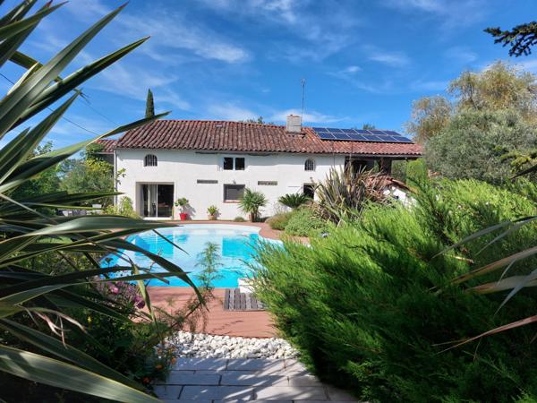 Maison à vendre 7 pièces MONTAUBAN (82) avec chambres d'hôtes, piscine, jardin et dépendance.