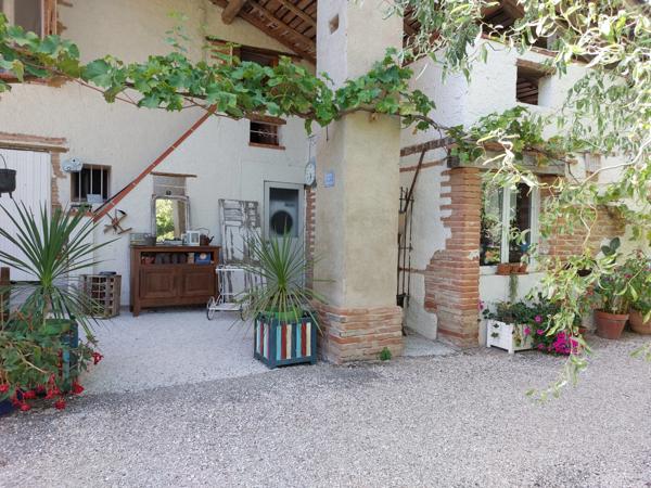 Maison à vendre 7 pièces MONTAUBAN (82) avec chambres d'hôtes, piscine, jardin et dépendance.