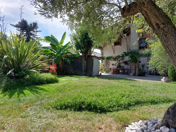 Maison à vendre 7 pièces MONTAUBAN (82) avec chambres d'hôtes, piscine, jardin et dépendance.