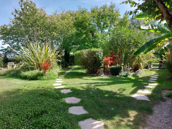 Maison à vendre 7 pièces MONTAUBAN (82) avec chambres d'hôtes, piscine, jardin et dépendance.