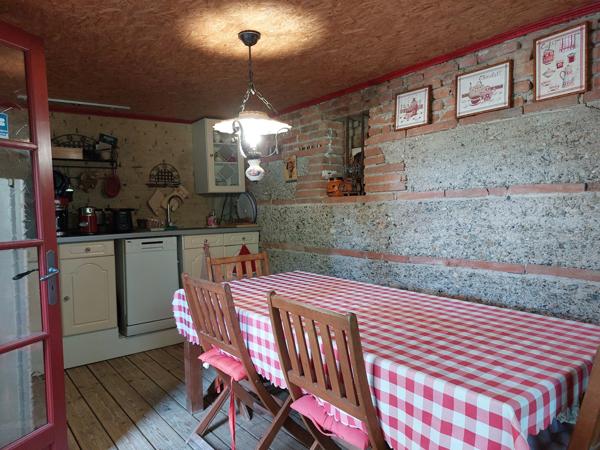 Maison à vendre 7 pièces MONTAUBAN (82) avec chambres d'hôtes, piscine, jardin et dépendance.