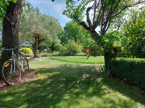 Maison à vendre 7 pièces MONTAUBAN (82) avec chambres d'hôtes, piscine, jardin et dépendance.