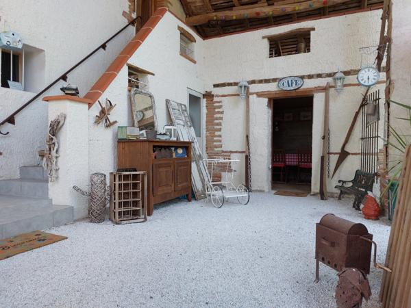 Maison à vendre 7 pièces MONTAUBAN (82) avec chambres d'hôtes, piscine, jardin et dépendance.