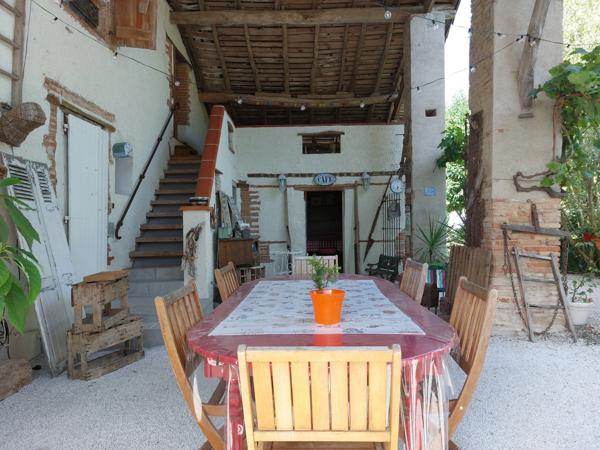 Maison à vendre 7 pièces MONTAUBAN (82) avec chambres d'hôtes, piscine, jardin et dépendance.