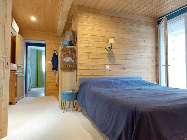 Maison à vendre 7 pièces MONTAUBAN (82) avec chambres d'hôtes, piscine, jardin et dépendance.