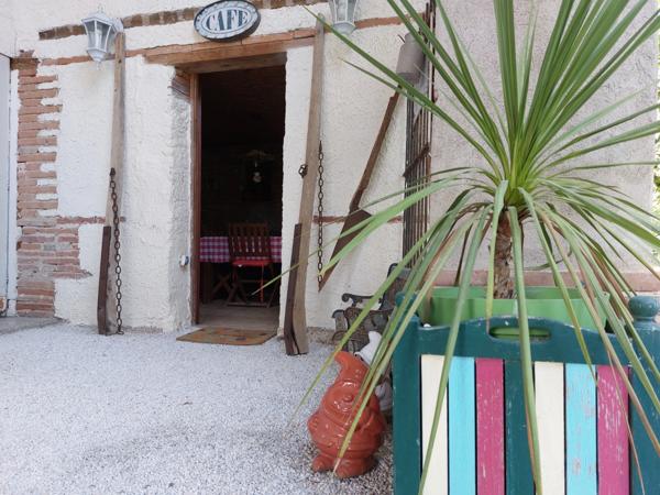 Maison à vendre 7 pièces MONTAUBAN (82) avec chambres d'hôtes, piscine, jardin et dépendance.