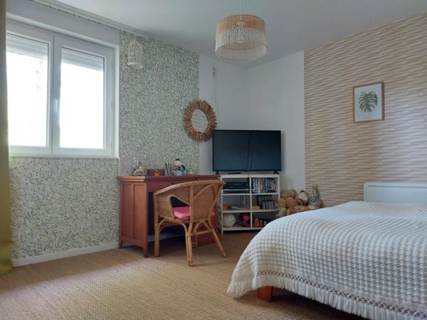 Maison à vendre 7 pièces MONTAUBAN (82) avec chambres d'hôtes, piscine, jardin et dépendance.