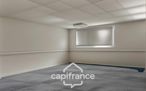 Local industriel et bureau à vendre FRESSENNEVILLE (80)