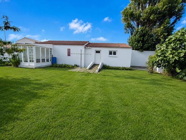 Rare aux Sables d'Olonne (La Chaume) : Terrain à bâtir de 335 m² avec garage de 45 m²