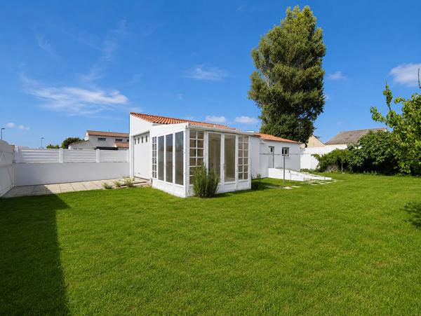Rare aux Sables d'Olonne (La Chaume) : Terrain à bâtir de 335 m² avec garage de 45 m²