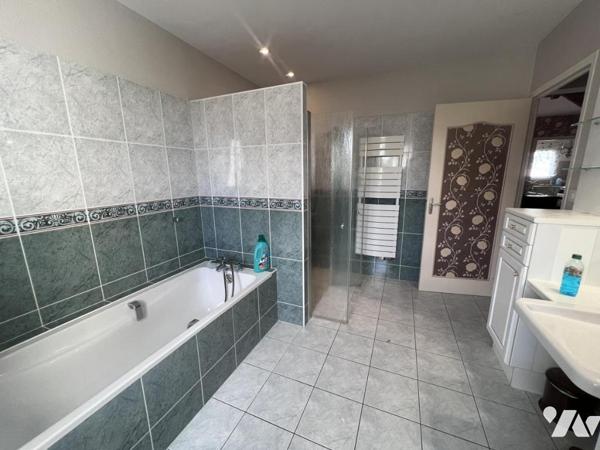 Maison récente proche bourg