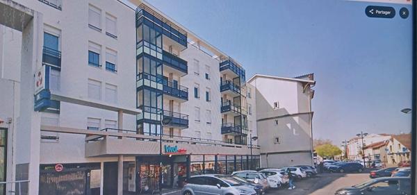 À vendre - Garage situé à Meyzieu (69330)