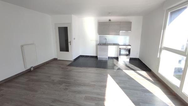 Appartement Capinghem 4 pièces 77.10 m2 - loggia - deux stationnements privatifs - deux salles d'eau