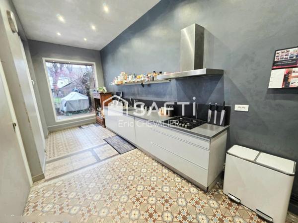 maison avec cachet, 4 chambres,grand jardin,proche métro et tram