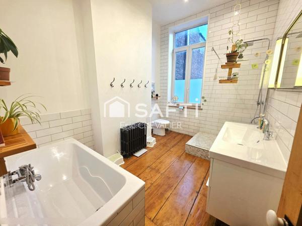 maison avec cachet, 4 chambres,grand jardin,proche métro et tram