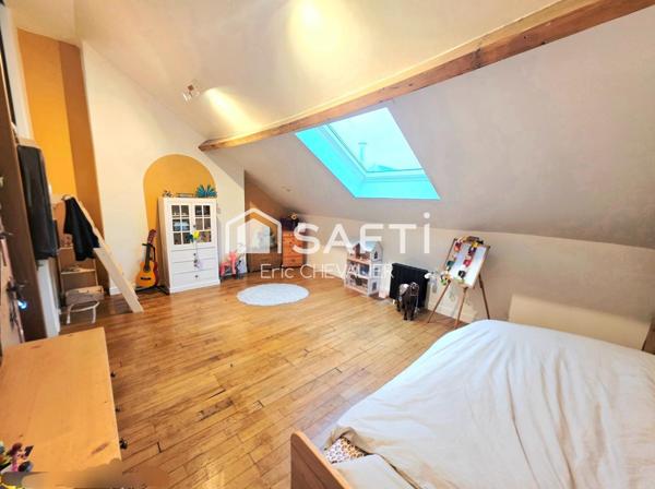 maison avec cachet, 4 chambres,grand jardin,proche métro et tram