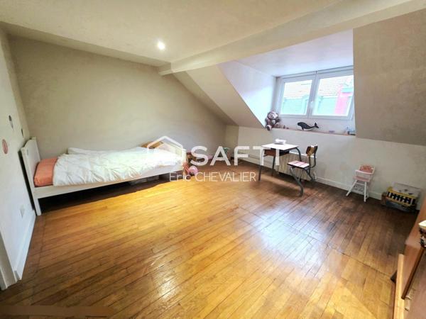 maison avec cachet, 4 chambres,grand jardin,proche métro et tram