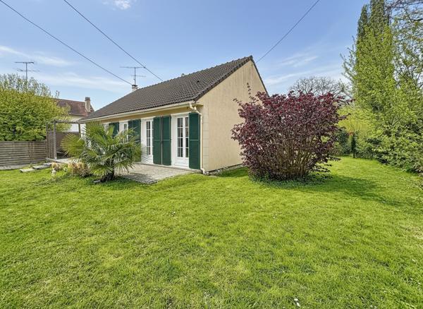 EXCLUSIVITÉ ERA ? Chaumontel, village très recherché, superbe maison indépendante de plain-pied en parfait état sur 604 m² de terrain.