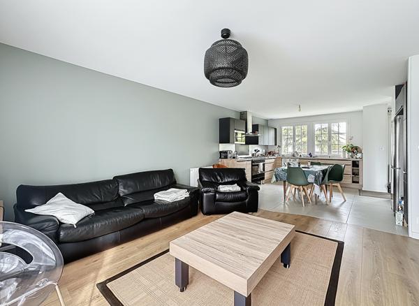 EXCLUSIVITÉ ERA ? Chaumontel, village très recherché, superbe maison indépendante de plain-pied en parfait état sur 604 m² de terrain.