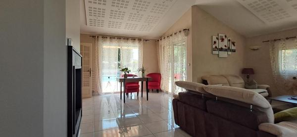 Maison familiale avec piscine et sous-sol total