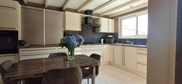 Maison familiale avec piscine et sous-sol total