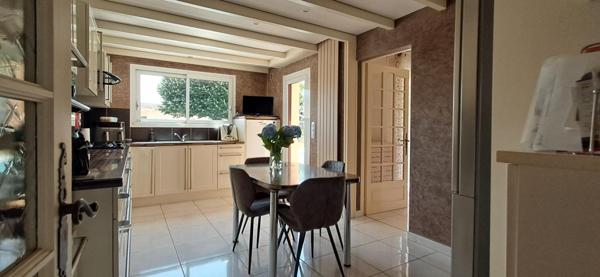 Maison familiale avec piscine et sous-sol total