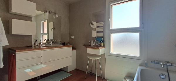 Maison familiale avec piscine et sous-sol total