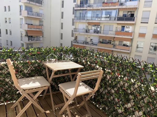 Situé dans le très recherché quartier de la Basse Californie, à seulement quelques minutes à pied du Martinez et des plages de la Croisette , découvrez ce magnifique appartement 2 pièces d'environ 42 m², entièrement rénové fin 2025 avec des matériaux de qualité.

Ce bien situé au 4ème étage avec ascenseur offre un cadre de vie confortable et élégant.
L’appartement se compose d' :
Une entrée avec cuisine entièrement équipée
Un séjour lumineux avec jacuzzi 
Une chambre avec rangements
Une salle d’eau moderne avec douche et WC
Vous profiterez également d’une agréable terrasse ensoleillée toute la journée, idéale pour savourer le climat cannois.
Prestations :
Climatisation
Double vitrage
Chauffage collectif gaz
Ascenseur
Cave en sous-sol incluse

Charges : 100€ par mois Taxe Foncière: 773€ par an

Atout investissement : la location courte durée type Airbnb est autorisée par la copropriété et un système d’arrivée autonome est déjà en place. Un bien clé en main offrant une excellente rentabilité locative ou un parfait pied-à-terre à Cannes.

Contactez moi pour avoir une vidéo ou organiser une visite!


-----------------------------------------------------------------------------------------------------------------------------------------------------------

Located in the highly sought-after Basse Californie district, just a few minutes’ walk from the Martinez Hotel and the beaches of La Croisette, discover this magnificent one-bedroom apartment of approximately 42 sqm, fully renovated at the end of 2025 with high-quality materials.

Situated on the 4th floor with elevator access, this property offers a comfortable and elegant living environment.

The apartment comprises:
An entrance with a fully equipped kitchen
A bright living room with a jacuzzi
A bedroom with built-in storage
A modern shower room with shower and toilet
You will also enjoy a pleasant sunny terrace throughout the day, perfect for making the most of the Cannes lifestyle and climate.
Features:
Air conditioning
Double glazing
Collective gas heating
Elevator
Cellar/storage room included in the basement
Charges: €100 per month
Property tax: €773 per year
Investment opportunity: short-term rentals such as Airbnb are authorized by the condominium, and a self check-in system is already in place. A turnkey property offering excellent rental profitability or the perfect pied-à-terre in Cannes.
Contact me to receive a video or to arrange a viewing!
