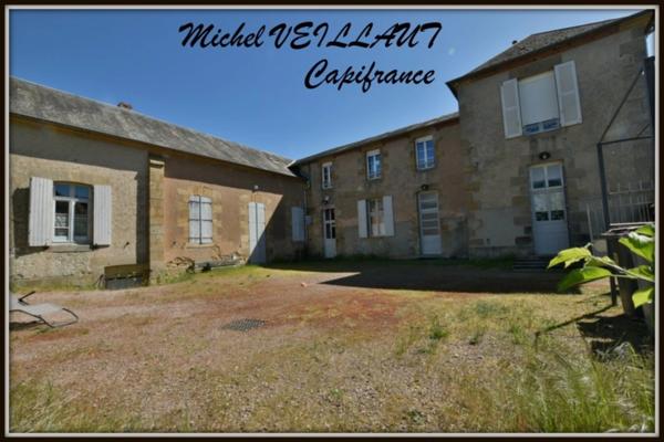 Résidence à vendre 21 pièces BOURBON L'ARCHAMBAULT (03), 8 appartements, Site cure thermale