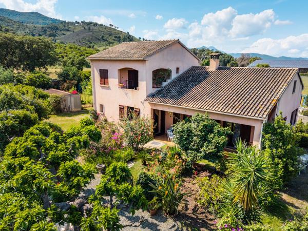 Prunelli-di-Fiumorbo (20243) Maison PRUNELLI-DI-FIUMORBO: 5 pièces-140 m² + Terrain 1450 m²