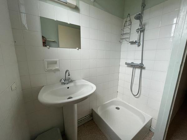 Maison de plain-pied à Brain-sur-Allonnes - 4 chambres, 103 m²