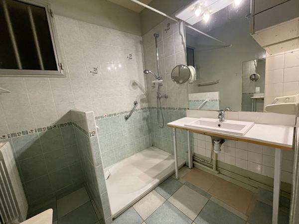 Maison de plain-pied à Brain-sur-Allonnes - 4 chambres, 103 m²