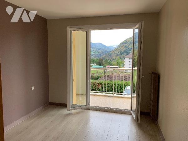 Au premier étage d'une copropriété sécurisée, ce bel appartement vous attend.