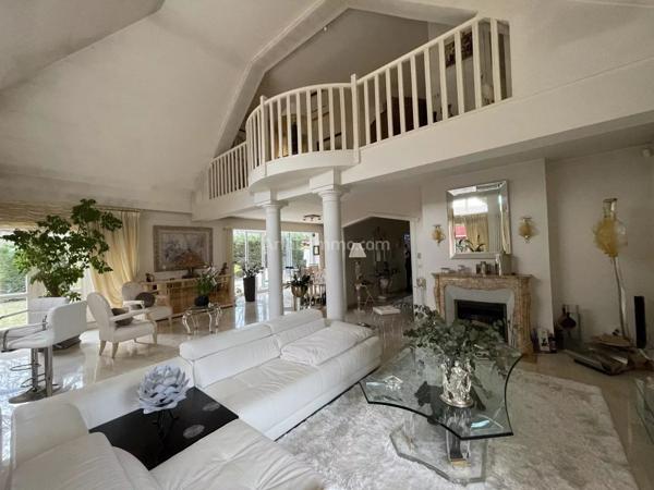 Vente Maison 9 pièces 282 m2 à Étiolles
