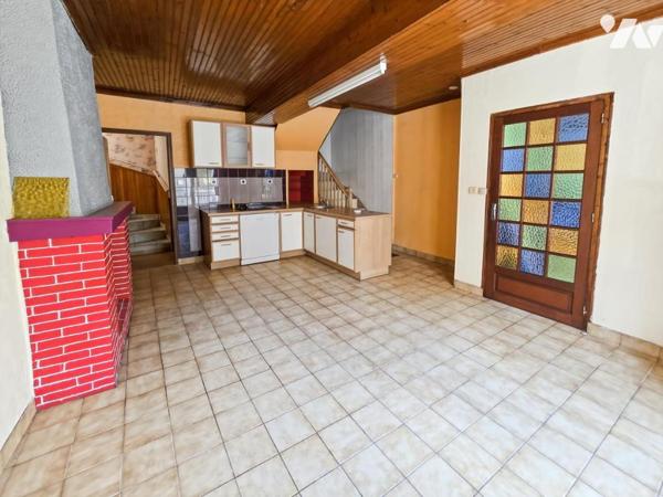 A VENDRE - MAISON DE VILLE - 3 CHAMBRES - ERNEE