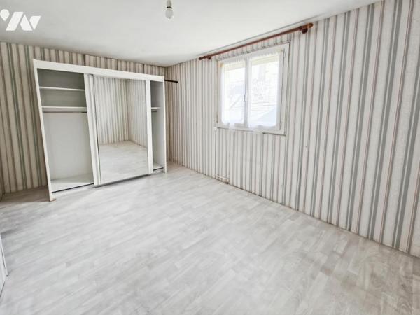 A VENDRE - MAISON DE VILLE - 3 CHAMBRES - ERNEE