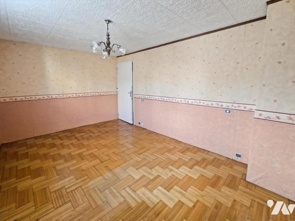 A VENDRE - MAISON DE VILLE - 3 CHAMBRES - ERNEE