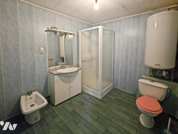 A VENDRE - MAISON DE VILLE - 3 CHAMBRES - ERNEE