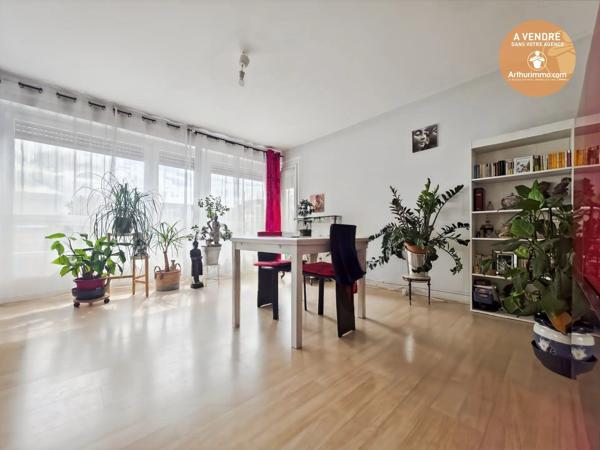 Vente                                                      Appartement
                        
                     4 pièces                      79 m2                     à Évry-Courcouronnes