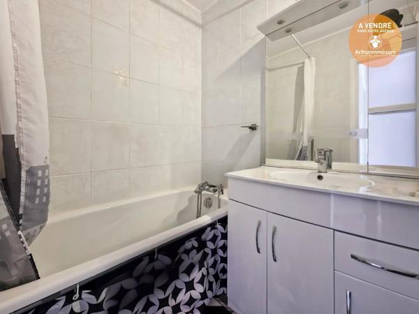 Vente                                                      Appartement
                        
                     4 pièces                      79 m2                     à Évry-Courcouronnes