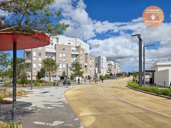 Vente                                                      Appartement
                        
                     4 pièces                      79 m2                     à Évry-Courcouronnes