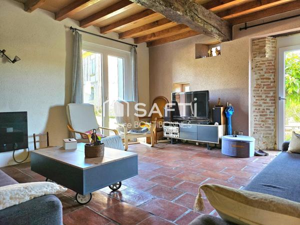 Maisons de caractère de 1700 avec cachet et pigeonnier