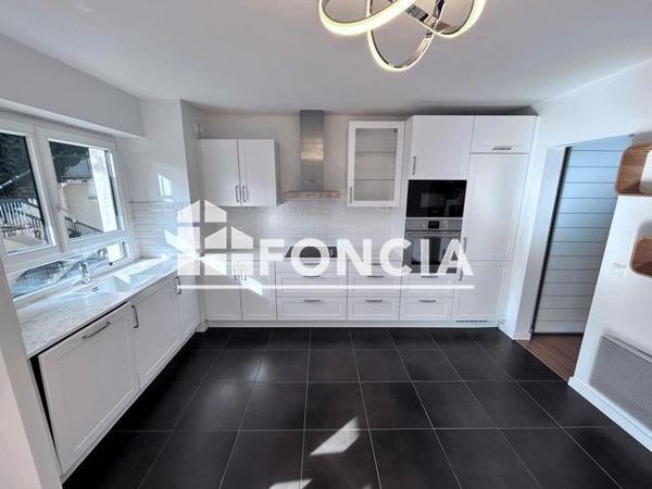 Location Appartement 4 pièces 94.4 m² - Suresnes 92150